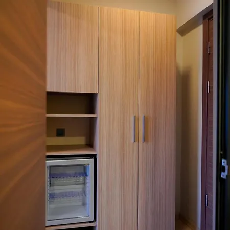 La - La Beiurut Hotell *